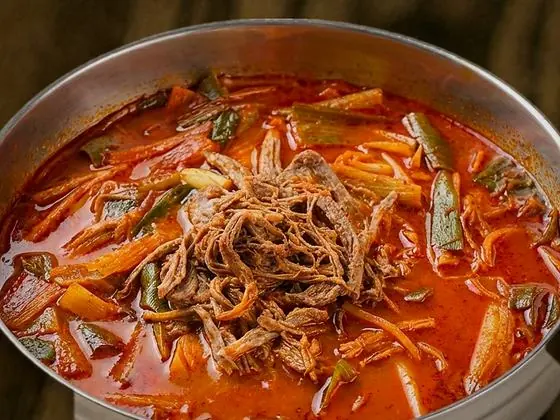 얼큰한 빨간 육개장
